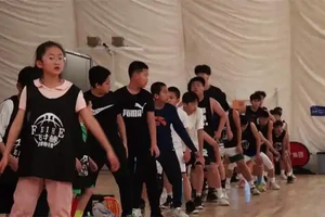 如何通过篮球冬令营促进团队合作?
